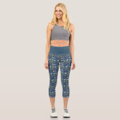Delikate Wildblume in Aquarellfarbe auf blau Capri Leggings (Vorderseite)
