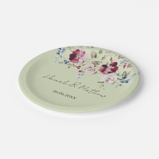 Delikate Wildblumen Elegant Grün Pappteller (Schrägansicht)