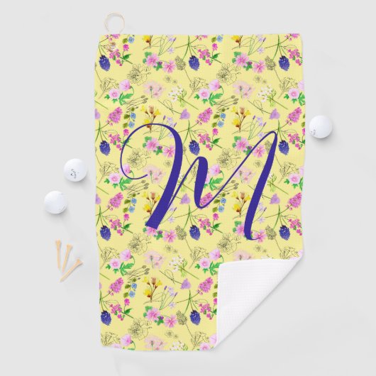 Delikate Wildblumen in hellgelb. Custom. Golfhandtuch (Insitu)