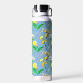 Delikate Wildblumen in Himmelblau. Custom. Trinkflasche (Rückseite)