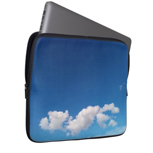 Delikate Wolken Laptopschutzhülle (Vorne Rechts)