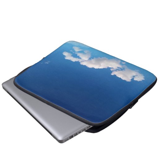 Delikate Wolken Laptopschutzhülle (Vorne Knopf)
