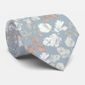 Delikate Zweige mit Blätter auf blau. Krawatte (Gerollt)