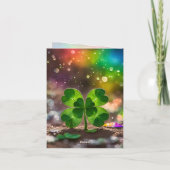 Delikates vierblättriges Kleeblatt im Sonnenlicht Feiertagskarte (Rückseite)