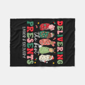 Delivering The Labor Delivery Nurse Christmas  Fleecedecke (Vorderseite (Horizontal))