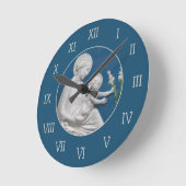 Della Robbia Madonna Child and Lilies Blue White Runde Wanduhr (Winkel)