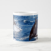 Delphin-Abenteuer Jumbo-Tasse (Vorderseite)