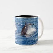Delphin-Abenteuer Zweifarbige Tasse (VorderseiteRechts)