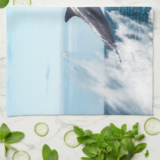 Delphin, die aus dem Ozean springen Geschirrtuch (Gefaltet)