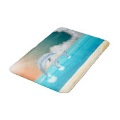 Delphine, die im Ozean brechen Badematte (Schrägansicht)