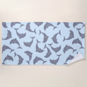 Delphine im Meeresmuster Strandtuch (Vorderseite)