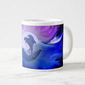 Delphine im Mondschein Jumbo-Tasse (Vorderseite Rechts)