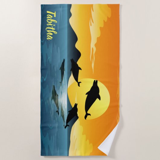 Delphine springen bei Sonnenuntergang Strandtuch (Vorderseite)