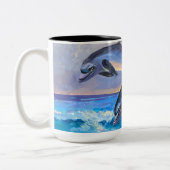 Delphine springen für Freude Zweifarbige Tasse (Links)