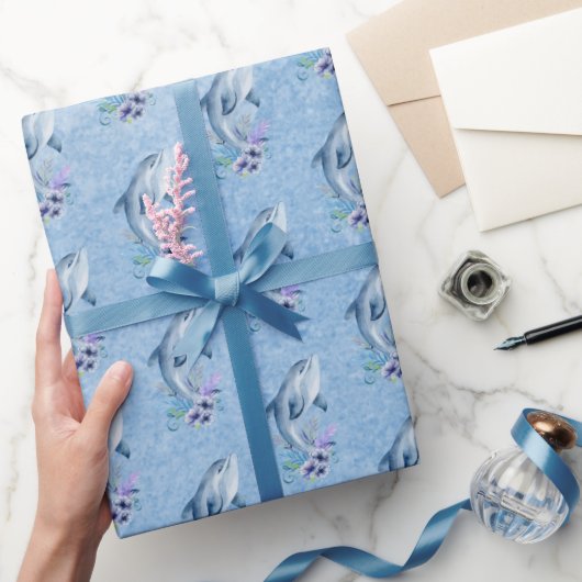 Delphine und Blume auf blau Geschenkpapier (Schenken)