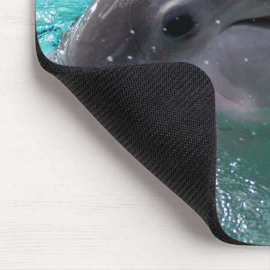 Delphinkopf im Aquamarinewasser Mousepad (Ecke)