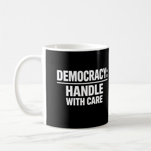 Demokratie Mit Sorgfalt Behandeln Kaffeetasse (Links)