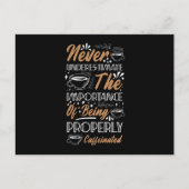 Den Kaffee nie unterschätzen | Kaffeedesign Postkarte (Vorderseite)