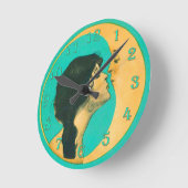 Den Mond küssen Runde Wanduhr (Winkel)