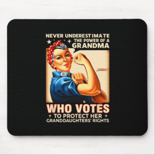 Den Power eines Oma, das abstimmt, unterschätzen Mousepad