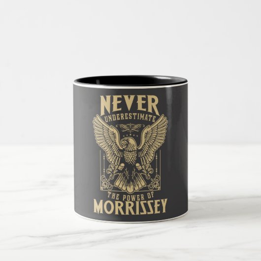 Den Power von Morrissey nie unterschätzen Zweifarbige Tasse (Mittel)