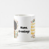 Den Schwarzen Geschichtsmonat feiern Afroamerikane Kaffeetasse (Mittel)