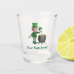 Den St. Patrick's Day feiern Schnapsglas