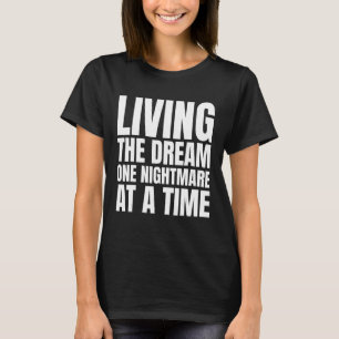 Den Traum zu leben ein Albtraum zu der Zeit T-Shirt
