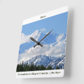 Denali / Mtns are calling-J Muir/with border Quadratische Wanduhr (Winkel)