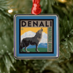 Denali National Park | Howling Wolf Ornament Aus Metall<br><div class="desc">Anderson Design Group ist eine preisgekrönte Illustrations- und Designfirma in Nashville,  Tennessee. Der Gründer Joel Anderson leitet ein Team talentierter Künstler,  um originale Posterkunst zu kreieren,  die wie Vintage Werbedrucke von den 1920er bis 1960er Jahren aussieht.</div>