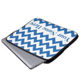 Denim Blue Bold Zickzack mit anpassbarem Text Laptopschutzhülle (Vorne Knopf)