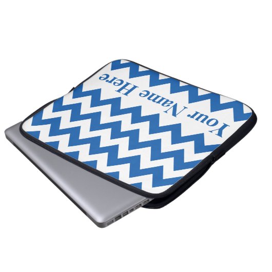 Denim Blue Bold Zickzack mit anpassbarem Text Laptopschutzhülle (Vorne Knopf)
