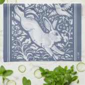 Denim Blue Leaping Rabbit Bird Floral Woodland Kit Geschirrtuch (Gefaltet)