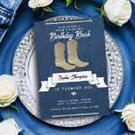 Denim Diamonds Cowgirl Boots Rustic 50. Geburtstag Einladung<br><div class="desc">Eine rustikale, moderne, elegante und schicke 50. Geburtstagseinladung für Frauen mit einem Denim- und Diamantenthema. Es verfügt über einen denim Hintergrund, ein Paar weißer Cowgirl Stiefel mit Nashorndetails (das ist ein digitaler Effekt), und Typografie in Weiß. Ein schicker "Denim und Diamanten" Design für eine Frau, die fünfzig wird, die Lieben...</div>