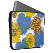 Denim Herzen aus Stoff mit abgerissenen Kanten und Laptopschutzhülle (Vorne Rechts)