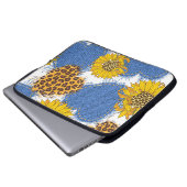 Denim Herzen aus Stoff mit abgerissenen Kanten und Laptopschutzhülle (Vorne Knopf)