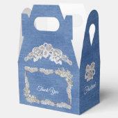 Denim Ivory Perlen und Spitzen Geschenkschachtel (Geöffnet)