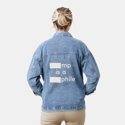 Denim-Jacke mit geschwärzten Stellen Jeansjacke (Modell)