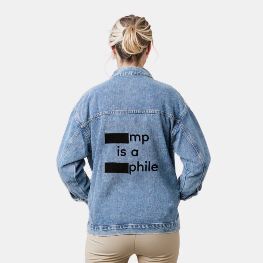 Denim-Jacke mit geschwärzten Stellen Jeansjacke (Modell)
