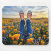 Denim-Jeans und orange Sneaker in Blumen Mousepad (Vorne)