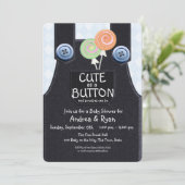 Denim Overalls als Button Niedlich Einladung (Stehend Vorderseite)