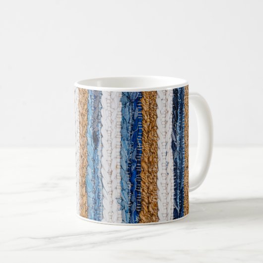 Denim Patchwork: gerecycelt Jeans Teppich. Kaffeetasse (VorderseiteRechts)