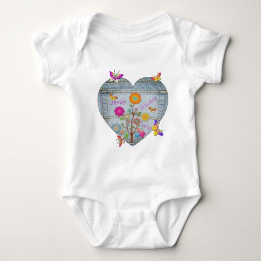 Denim Pocket Heart Blume Schmetterlinge Baby Strampler (Vorderseite)