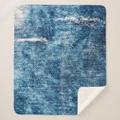 Denim texture.Blue Jeans mit Fäden und Löchern für Sherpadecke (Vorderseite)