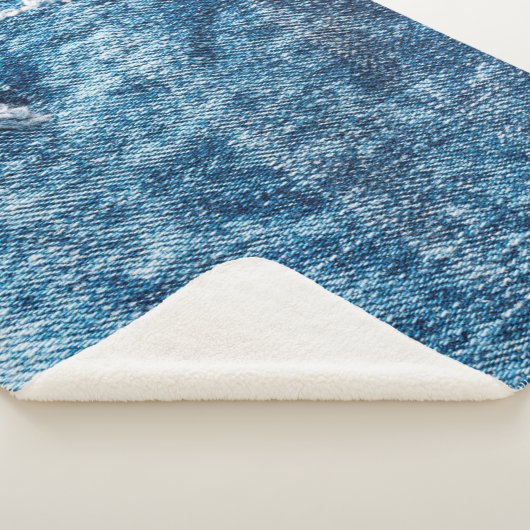 Denim texture.Blue Jeans mit Fäden und Löchern für Sherpadecke (3/4)