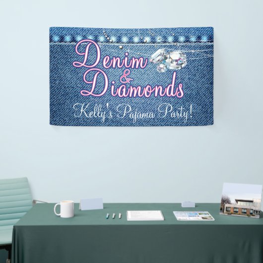 Denim und Diamonds Party mit rosa Banner (Messeveranstaltung)
