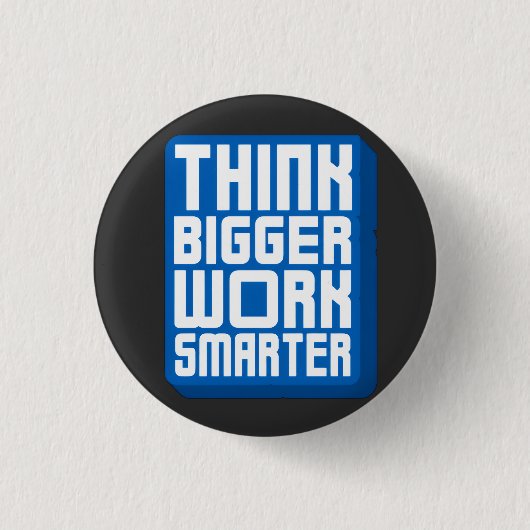 Denke Größer Arbeite Härter Button (Vorderseite)