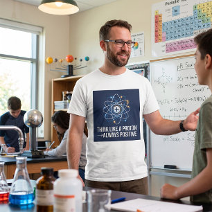 Denke wie ein Proton, immer positiv, Wissenschaft T-Shirt