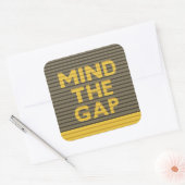 Denken Sie an die Lücke 1 Quadratischer Aufkleber (Umschlag)