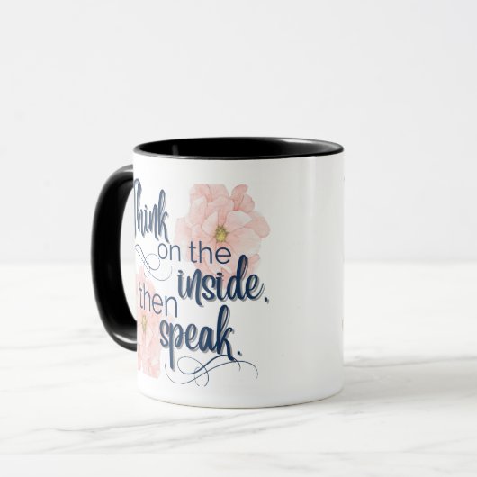 Denken Sie an die lustige hübsche Tasse im Inneren (Vorderseite Links)